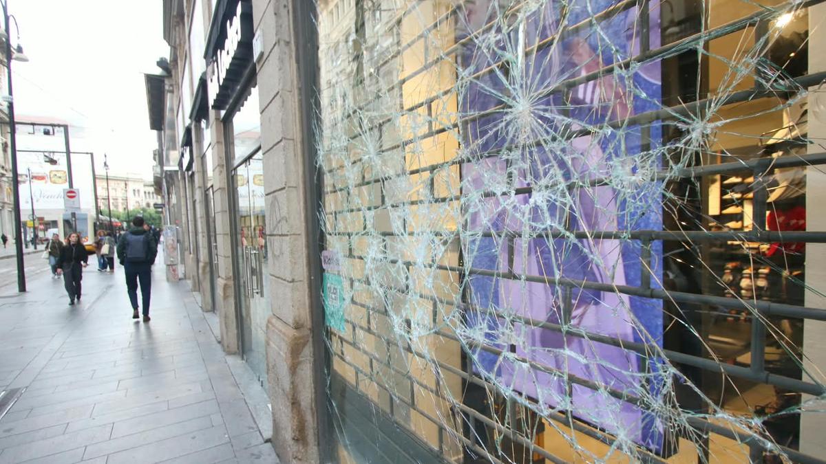 Milano, disordini culminano in 32 arresti e 271 fermi dopo violenza nel centro storico