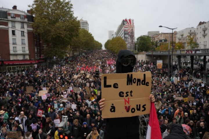 Mille arresti in Francia durante le manifestazioni pacifiche del 24 ottobre
