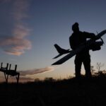 Musk impone limitazioni a Starlink in Ucraina, creando problemi alle forze armate