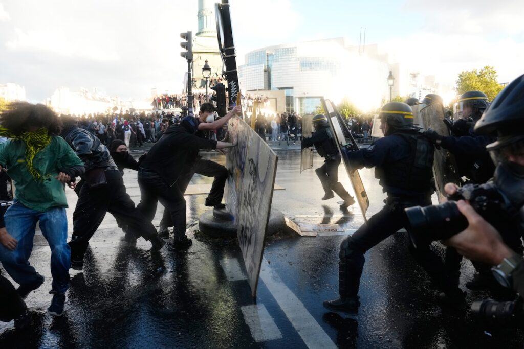 Nuove manifestazioni in Francia chiedono migliori condizioni per gli studenti