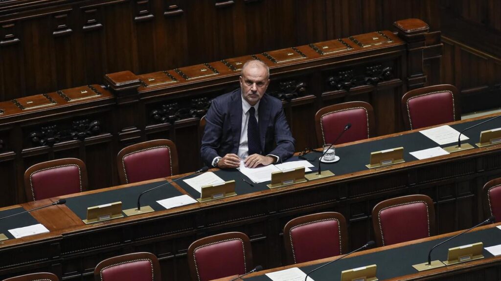 Nuovo contratto dei medici: aumento di 560 euro al mese e parità di retribuzione tra uomini e donne