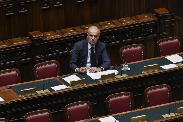 Nuovo contratto dei medici: aumento di 560 euro al mese e parità di retribuzione tra uomini e donne