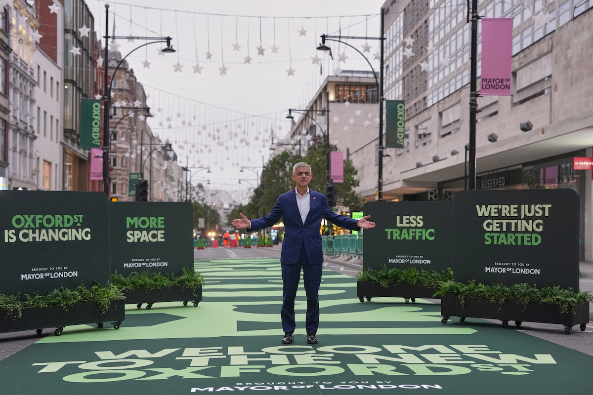 Oxford Street diventa pedonale: iniziata la trasformazione della celebre via di Londra
