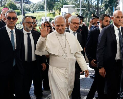 Papa Leone XIV operato al Gemelli: intervento riuscito e rapido recupero previsto