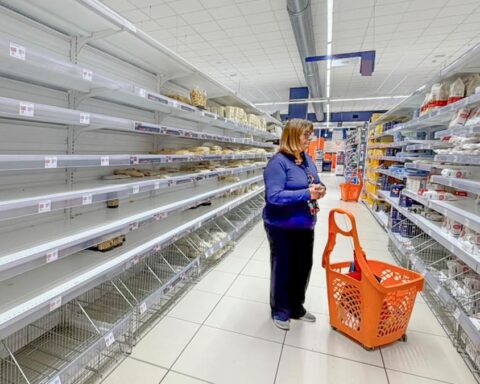 Paralisi dei trasporti nel Sud Italia: magazzini pieni e scaffali vuoti