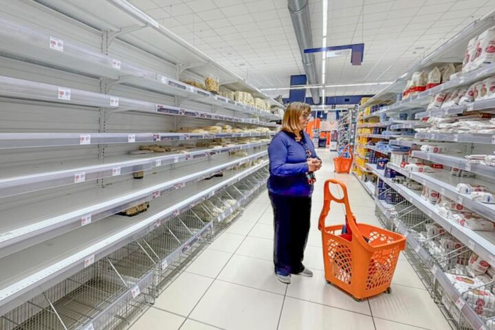 Paralisi dei trasporti nel Sud Italia: magazzini pieni e scaffali vuoti