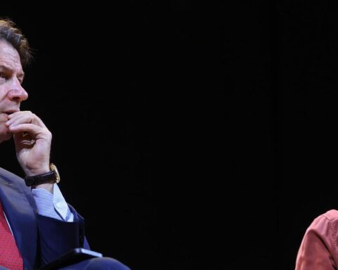 Primarie in Italia: Schlein e Conte sfidano tempi e programmazione per il voto politico anticipato