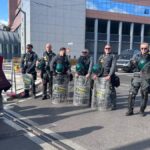 Proteste in Italia: scene di solidarietà e creatività nelle manifestazioni contro il caro vita
