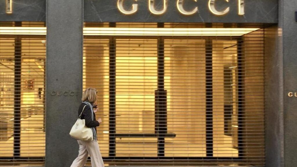 Rabbia e paura nel Quadrilatero della Moda dopo i saccheggi di domenica a Milano