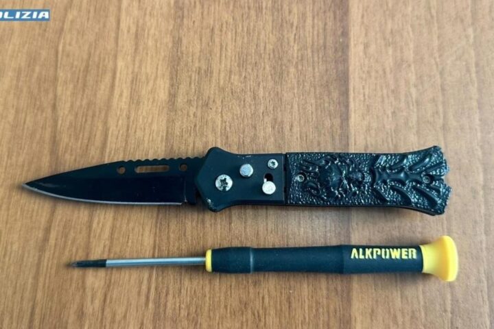 Ragazzino di 14 anni arrestato dopo accoltellamento in scuola a Castel Volturno