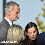 Re Felipe VI e regina Letizia in visita ai feriti del disastro ferroviario di Urda, 69 vittime