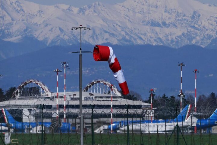 Ritardi all’aeroporto di Linate: il problema principale è la mancanza di comunicazione efficace