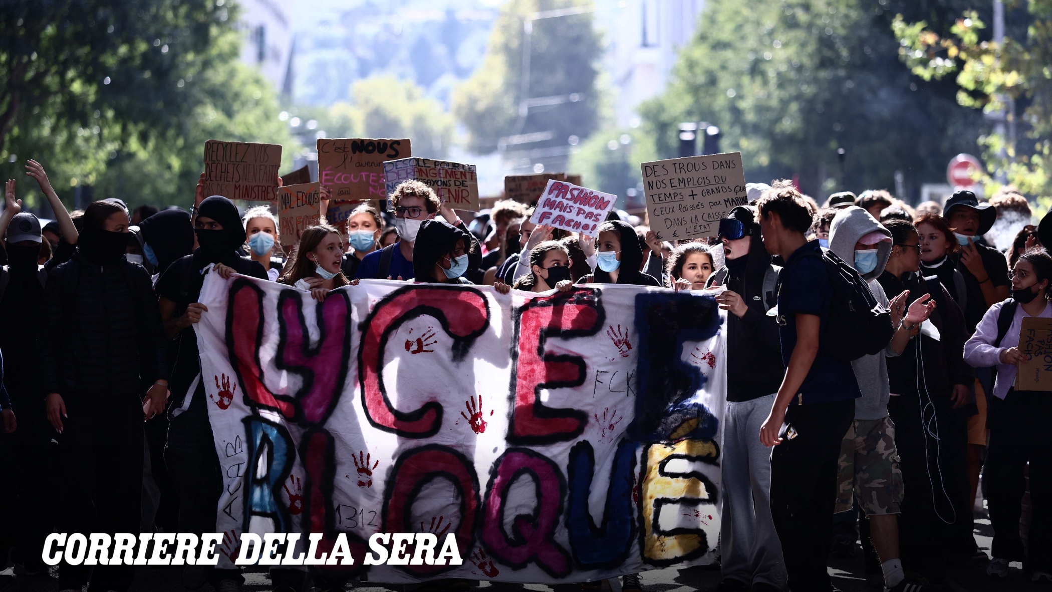 Rivolta degli studenti in Francia contro Parcoursup: 2000 arresti e 300 poliziotti feriti
