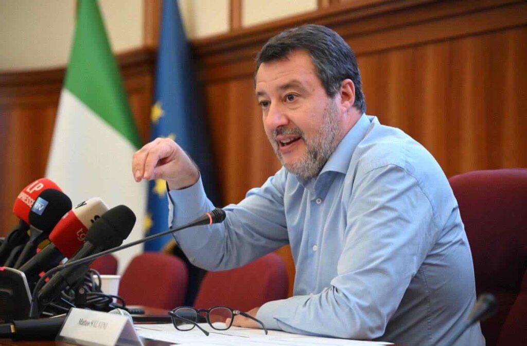 Salvini si dimette da segretario della Lega, i tre vicesegretari lasciano gli incarichi