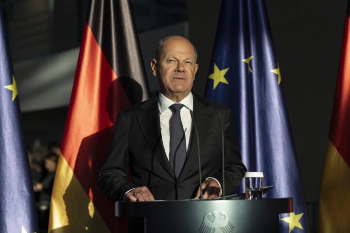 Scholz: «Chi lavora nel settore della ristorazione ha lo stesso valore di un laureato»