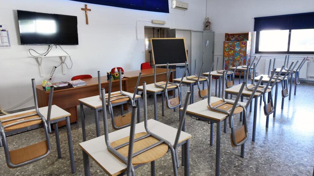 Sciopero della scuola e dei trasporti oggi in tutto il paese, mobilitazioni a Milano e Napoli