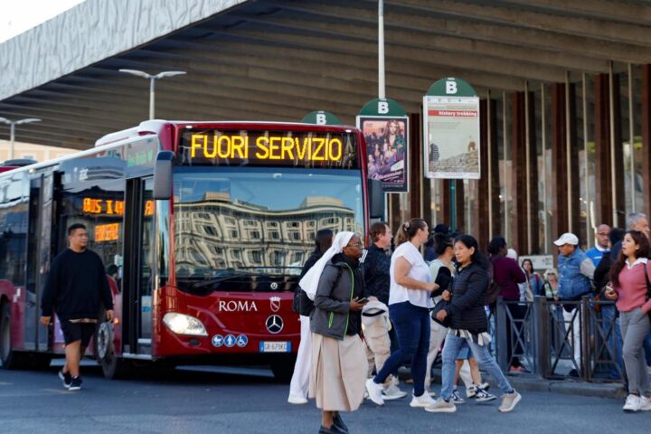 Sciopero generale in Italia: disagi per trasporti, scuola e sanità il 2 ottobre 2026