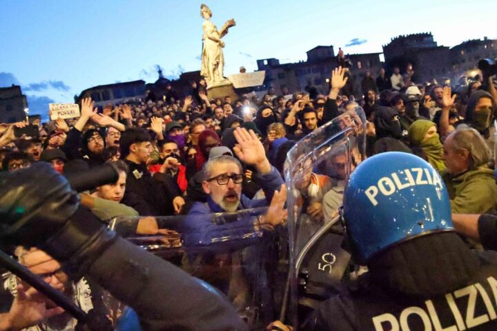Scontri a Firenze: centinaia di manifestanti in protesta violenta a Ponte Santa Trinita