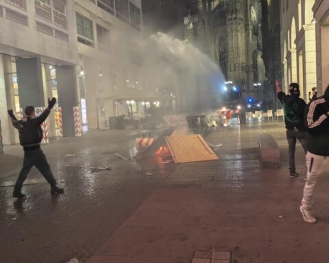Scontri a Milano: il governo identifica legami con la Russia e la "guerra ibrida"