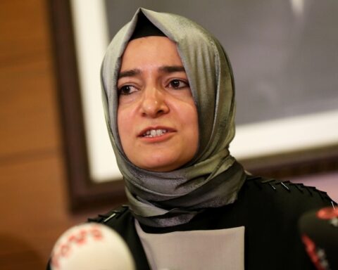 Scoppia una bolla finanziaria in Turchia: sette società coinvolte in un investimento da 18 miliardi di euro