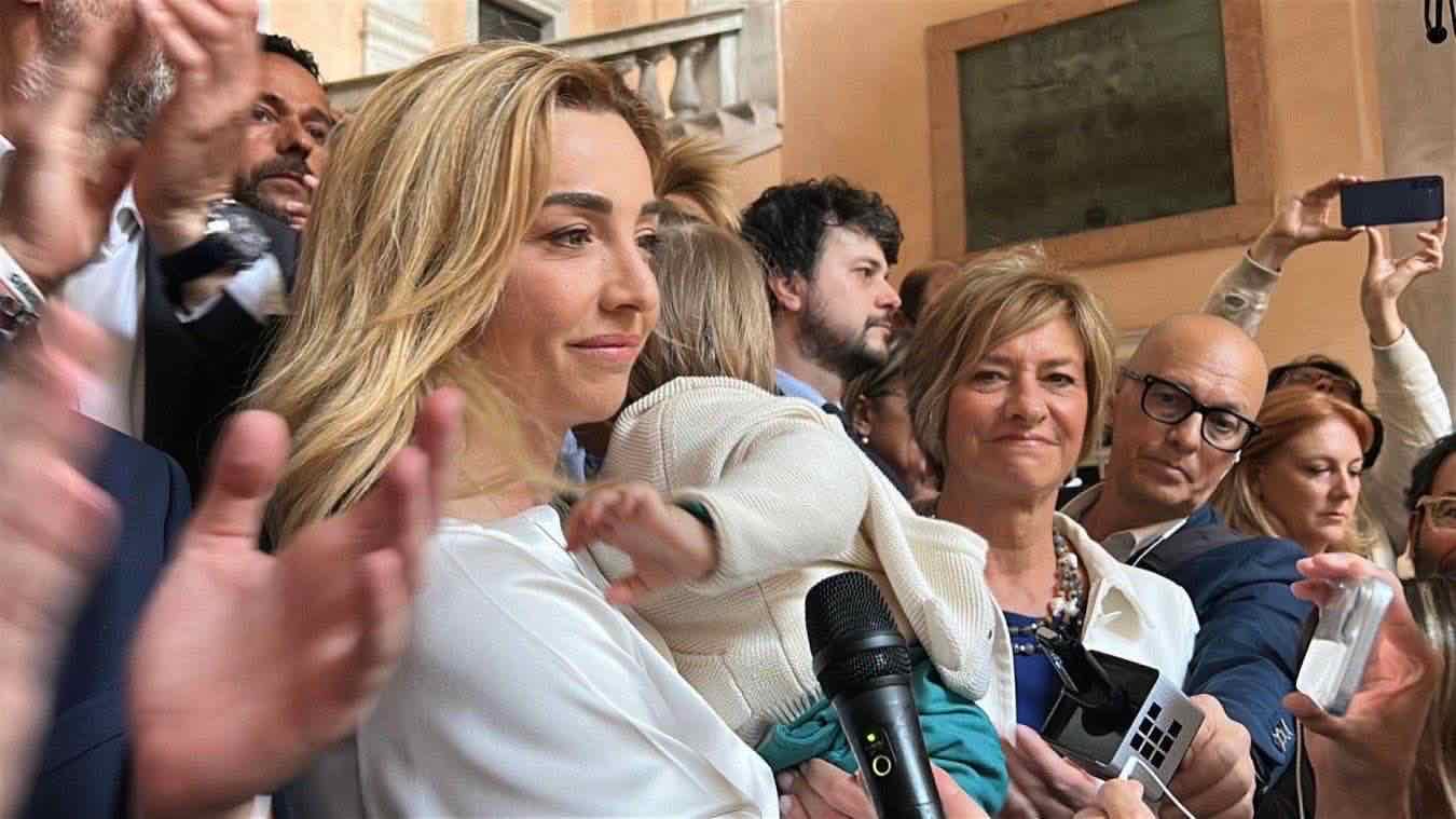 Silvia Salis racconta il suo percorso verso la maternità e la scelta del cognome per il figlio Eugenio