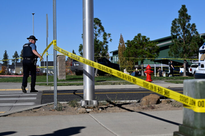 Sparatoria in una scuola elementare dell'Oregon: tre bambini e un insegnante uccisi, sospettato di 16 anni morto sul posto