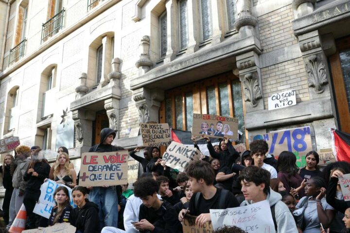 Studenti alla Sorbonne protestano contro i tagli ai fondi per l'istruzione e il caro vita
