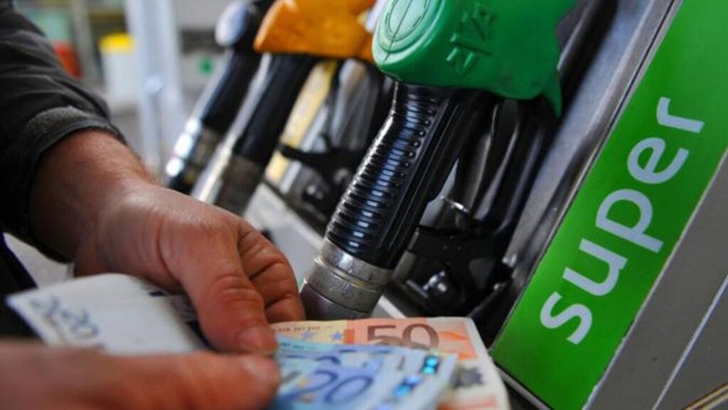 Taglio delle accise sul gasolio: sconto di 4,9 centesimi fino al 7 novembre