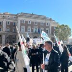 Taxi e NCC in protesta contro il caro carburanti: "Pronti a bloccare i motori"
