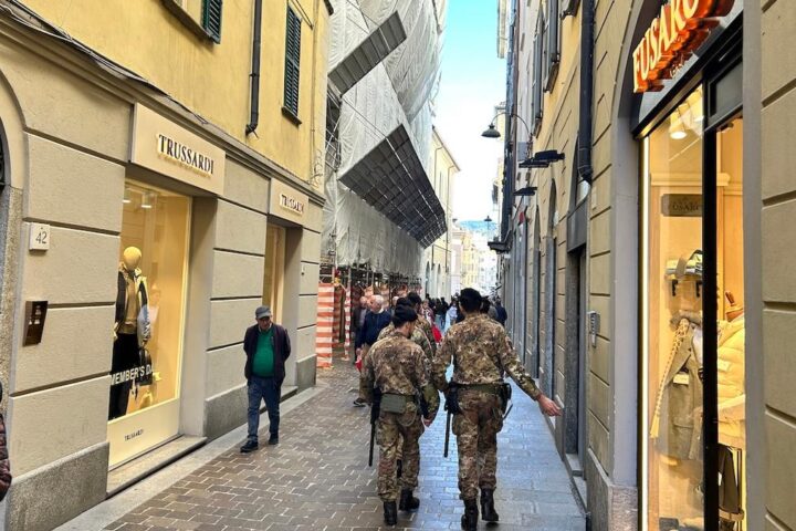 Timori e assenza di persone a Como in attesa di attacchi e saccheggi non realizzati