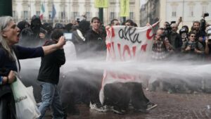 Torino, 16 ottobre 2026: corteo studentesco si trasforma in violenza, allerta per infiltrazioni nel movimento