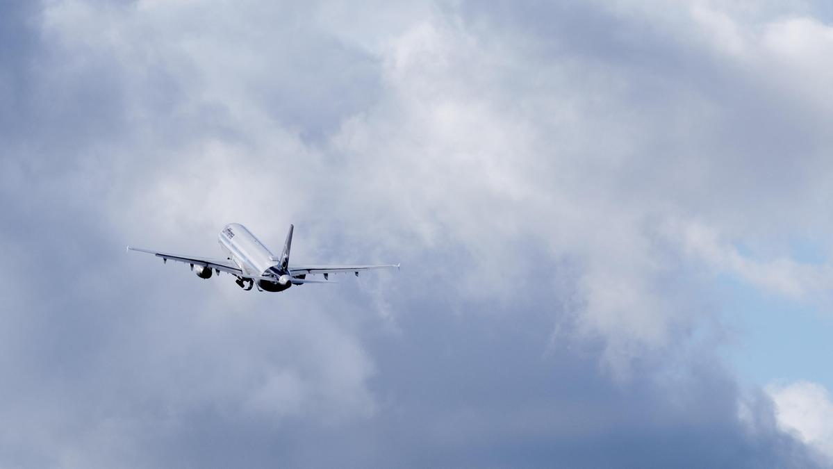 Traffico aereo in tilt in Italia: cancellazioni e ritardi per problemi alla rete dati