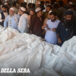 Tragedia in Pakistan: 33 bambini e 2 insegnanti morti nel crollo di una scuola a Peshawar