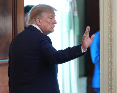 Trump annuncia che la Russia fornirà 300mila tonnellate di gasolio al mercato globale