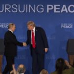 Trump intensifica le tensioni sull'Ucraina con richieste alla Russia e attacchi a Zelensky