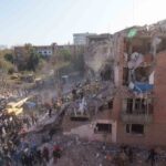 Un attacco russo a Pryluky distrugge un edificio residenziale e causa 14 morti