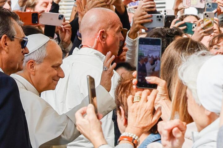 Un giorno da Leone: veglie e preghiere al Gemelli per il Papa in attesa di un intervento