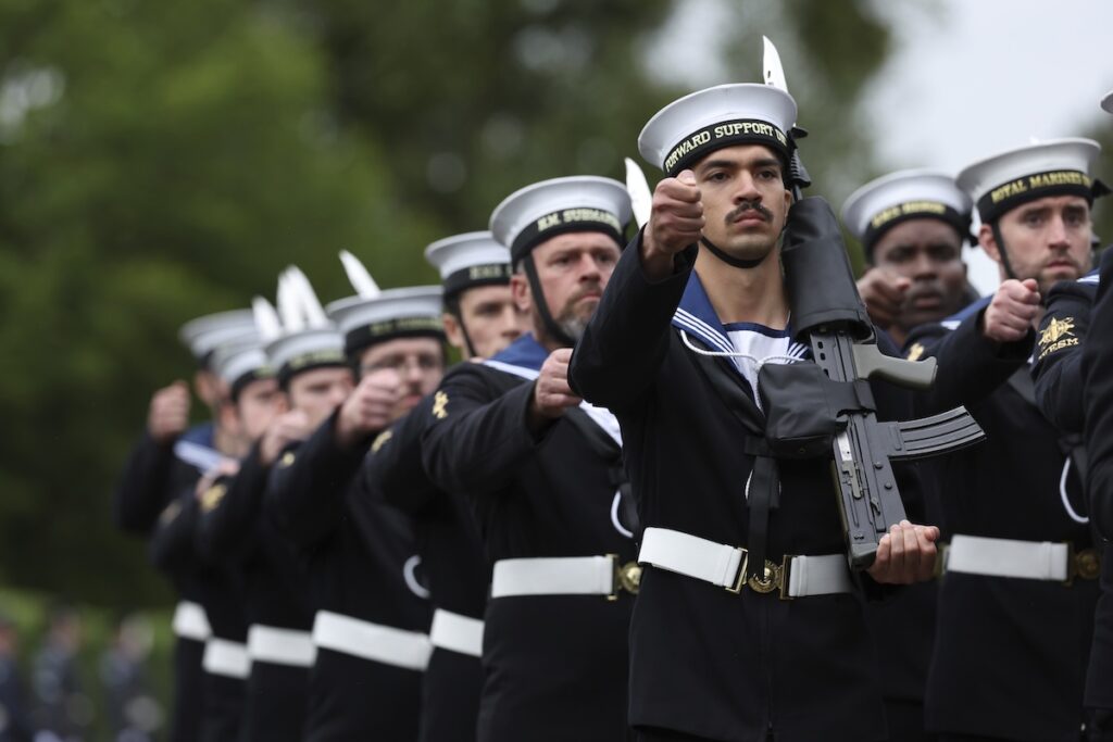 Un militare della Royal Navy accusato di spionaggio a favore di una potenza straniera