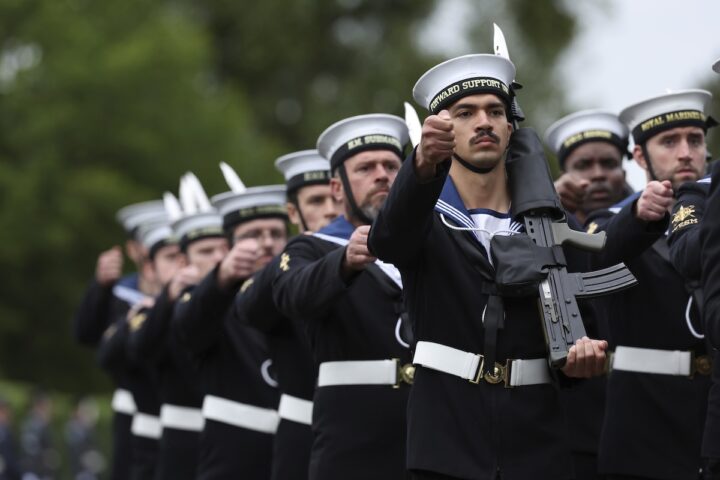 Un militare della Royal Navy accusato di spionaggio a favore di una potenza straniera
