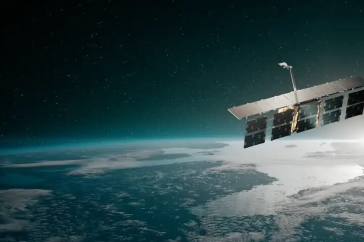 Un satellite russo si avvicina a un satellite statunitense usato dall'esercito ucraino