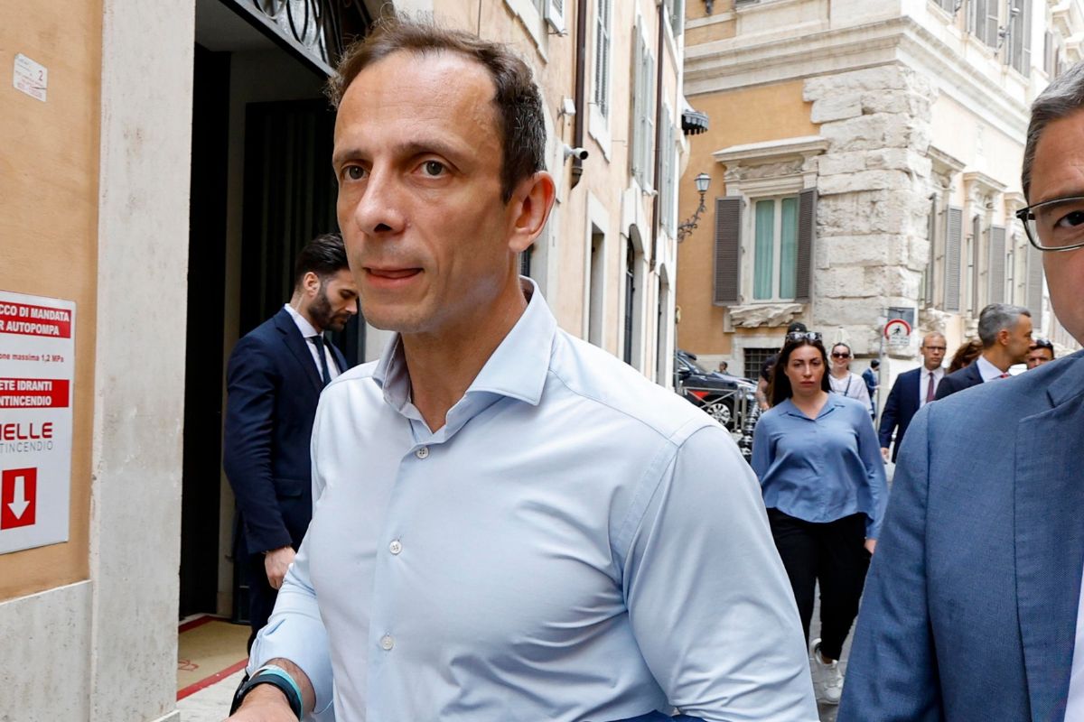 Un uomo stalker del governatore Fedriga allontanato da Trieste per un anno