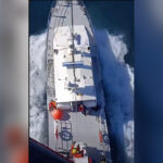 Una nave mercantile affonda nel mar Nero, due morti: attacco russo secondo l'Ucraina