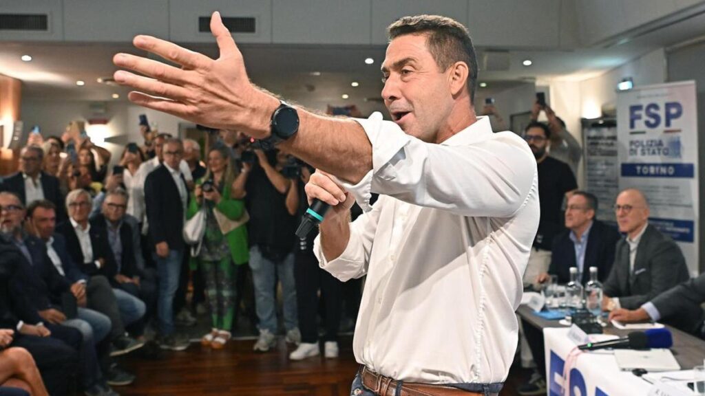 Vannacci a Marina di Pietrasanta: "La legge elettorale inganna i cittadini"