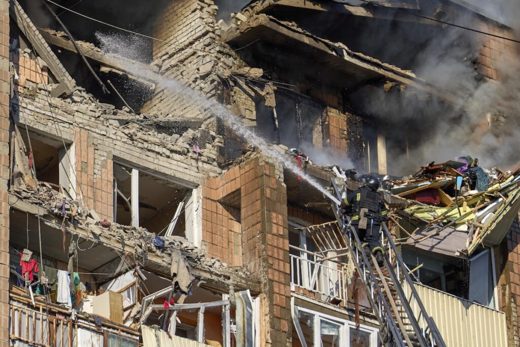 Zelensky accusa la Russia di attacchi alle infrastrutture energetiche ucraine dopo l'annuncio di Trump sul cessate il fuoco