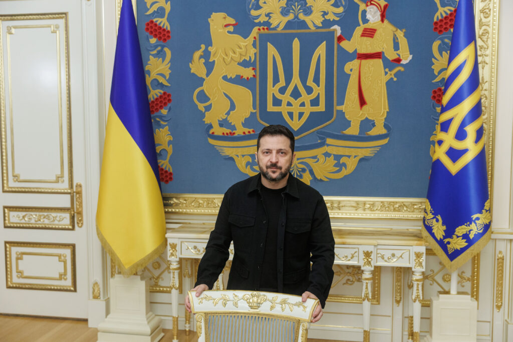 Zelensky: «Le restrizioni di Trump sono ingiuste, l'Italia è vittima della guerra ibrida di Putin»